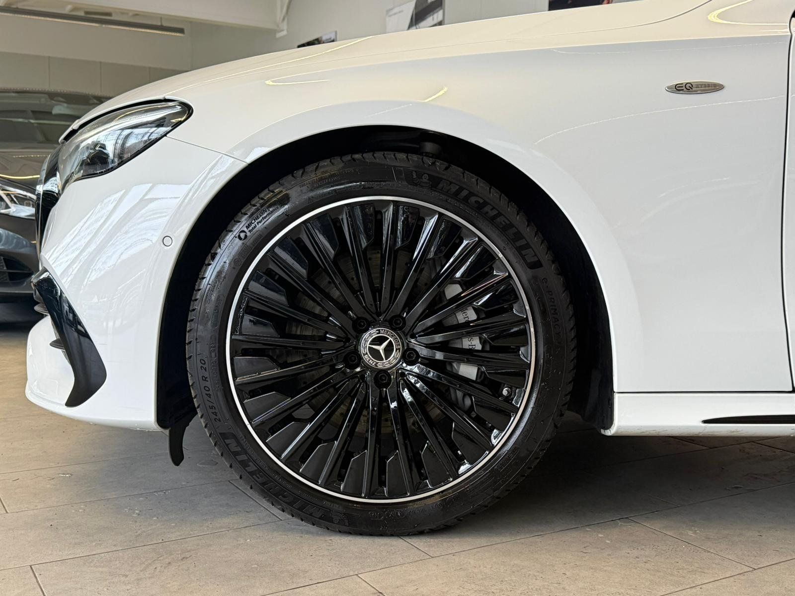 Fahrzeugabbildung Mercedes-Benz E 300de T AMG+DISTR+AHK+NIGHT+360°+SUPERSCREEN