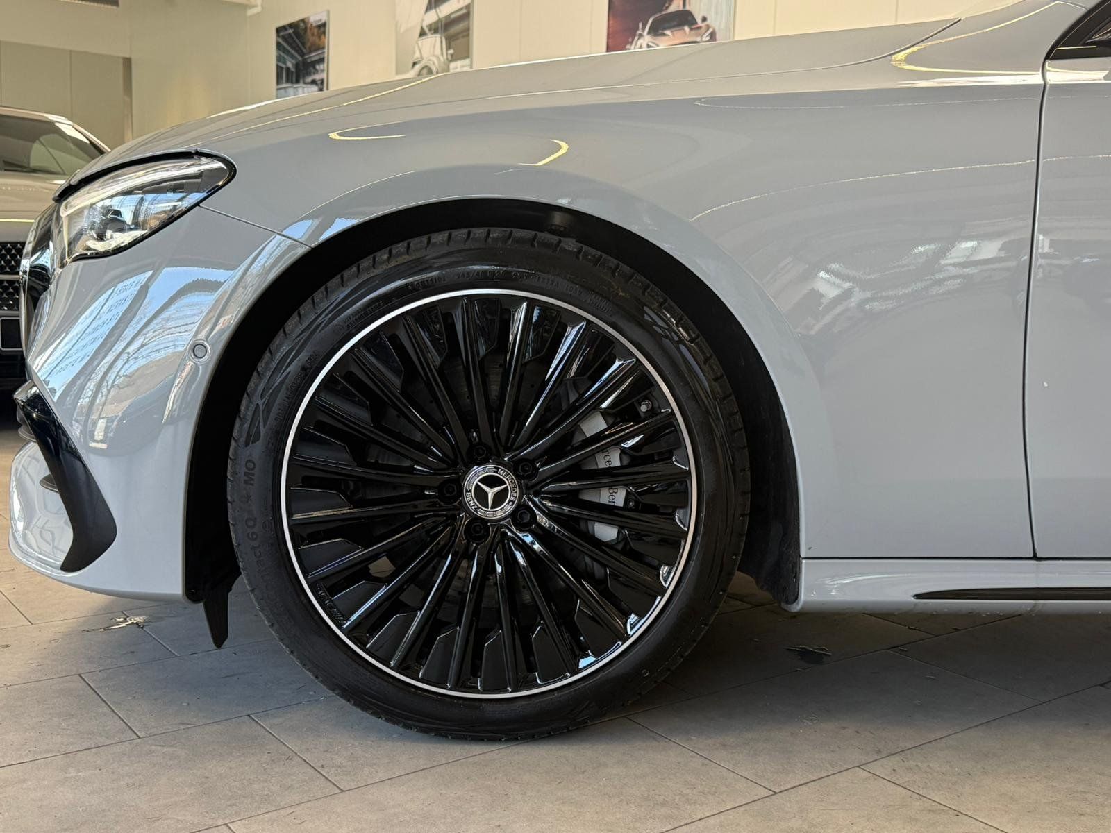 Fahrzeugabbildung Mercedes-Benz E 220 d T AMG+PANO+BURM+DISTR+AHK+360°+MEMORY