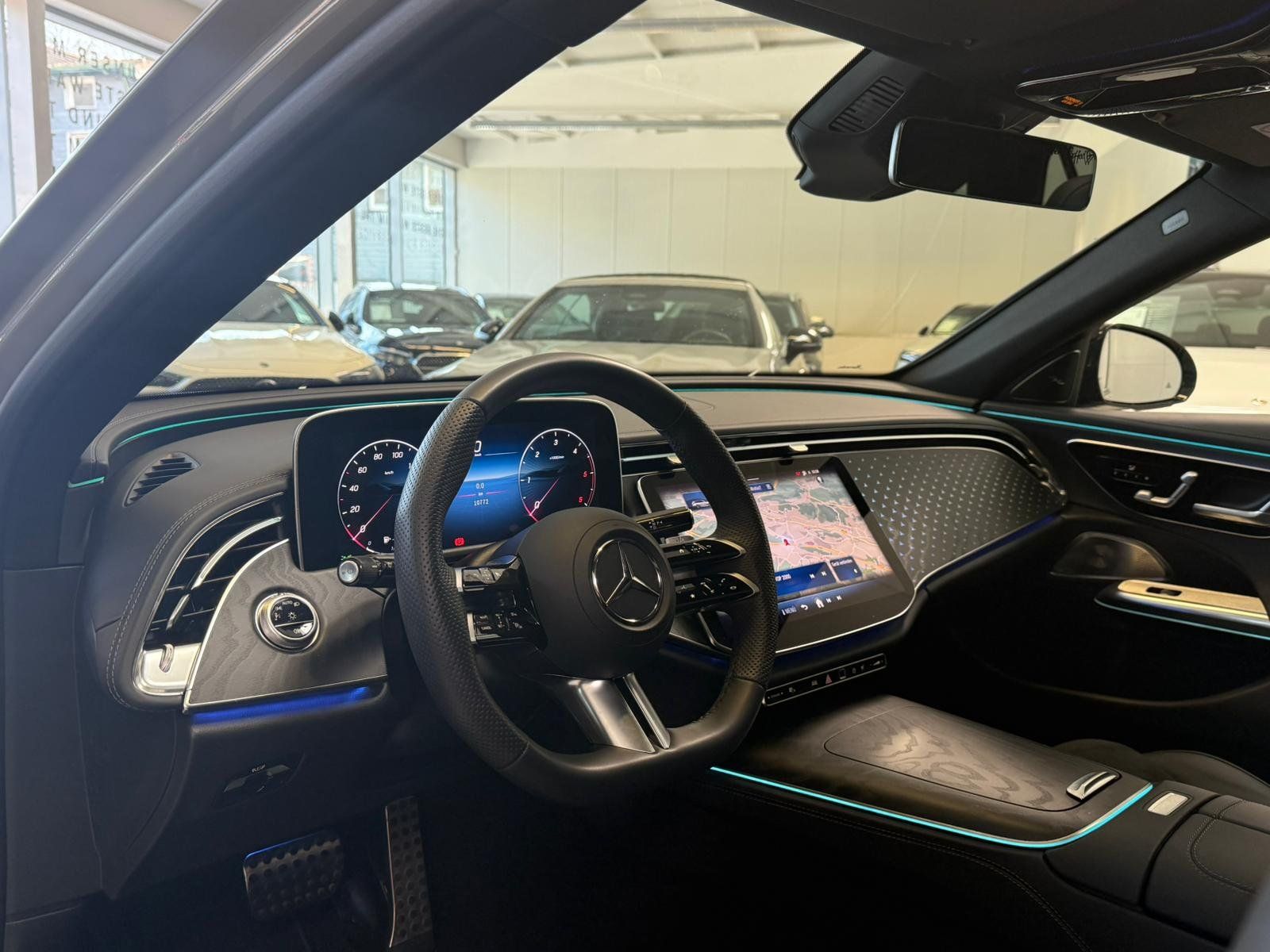 Fahrzeugabbildung Mercedes-Benz E 220 d T AMG+PANO+BURM+DISTR+AHK+360°+MEMORY