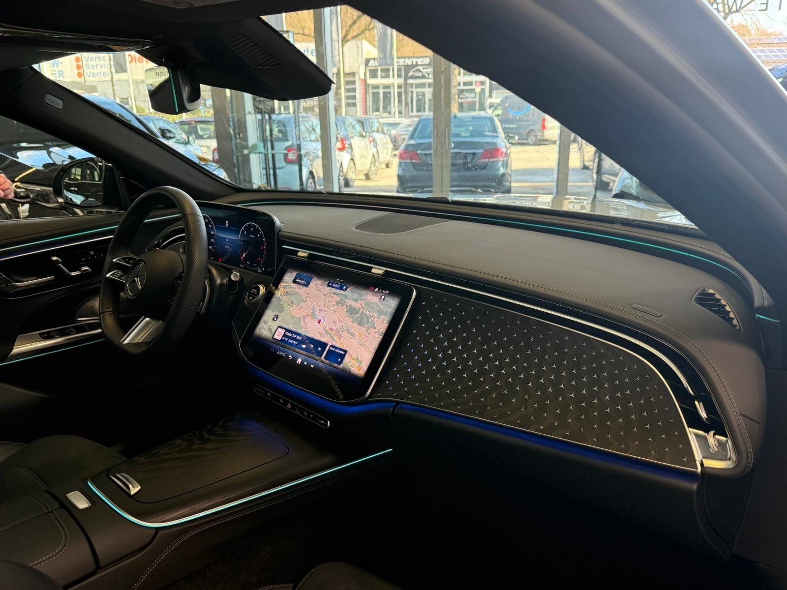 Fahrzeugabbildung Mercedes-Benz E 220 d T AMG+PANO+BURM+DISTR+AHK+360°+MEMORY