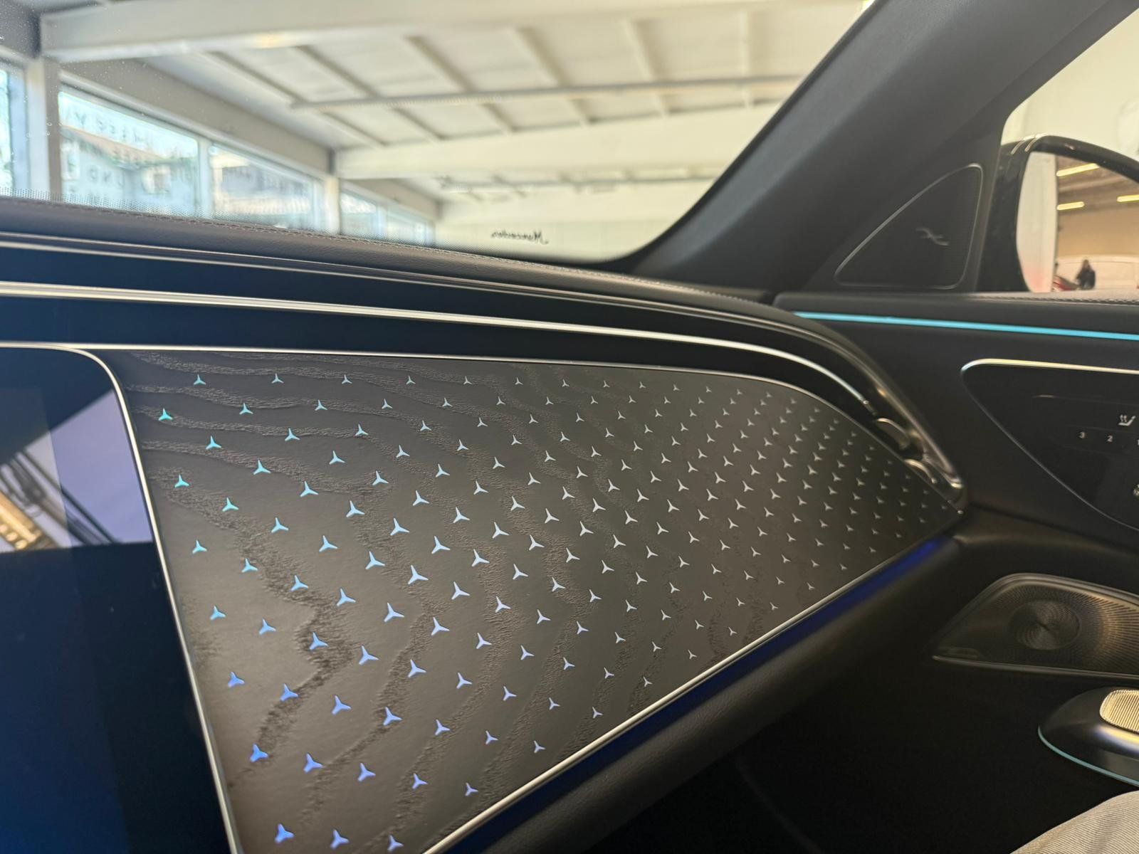 Fahrzeugabbildung Mercedes-Benz E 220 d T AMG+PANO+BURM+DISTR+AHK+360°+MEMORY