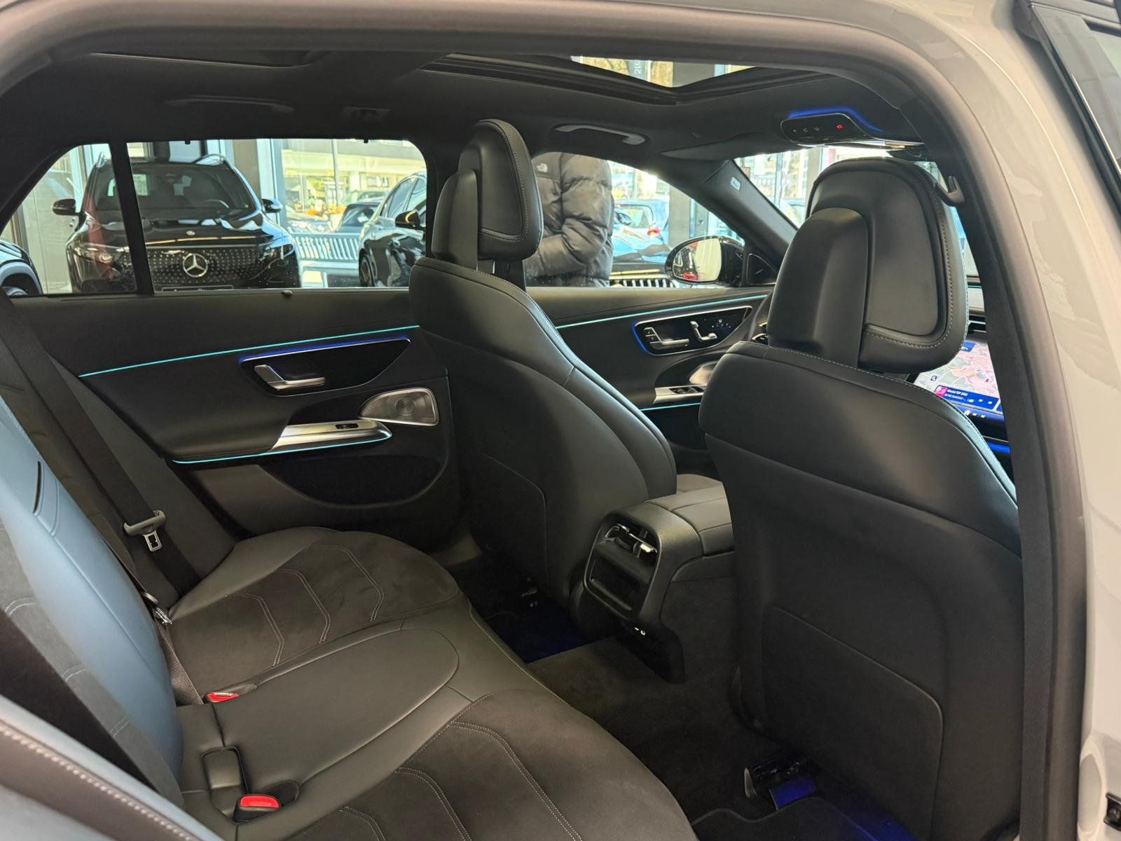 Fahrzeugabbildung Mercedes-Benz E 220 d T AMG+PANO+BURM+DISTR+AHK+360°+MEMORY