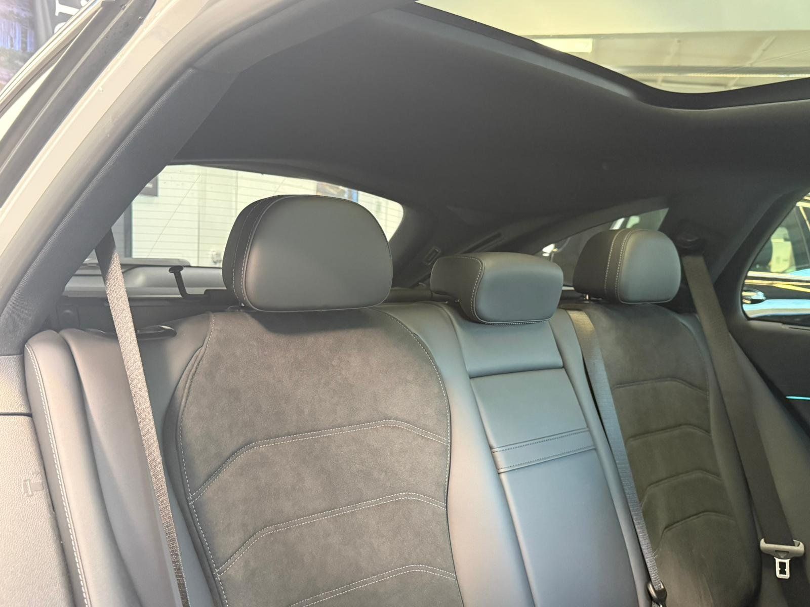 Fahrzeugabbildung Mercedes-Benz E 220 d T AMG+PANO+BURM+DISTR+AHK+360°+MEMORY