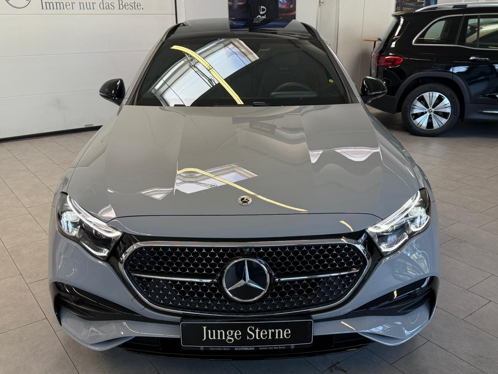 Fahrzeugabbildung Mercedes-Benz E 220 d T AMG+PANO+BURM+DISTR+AHK+360°+MEMORY