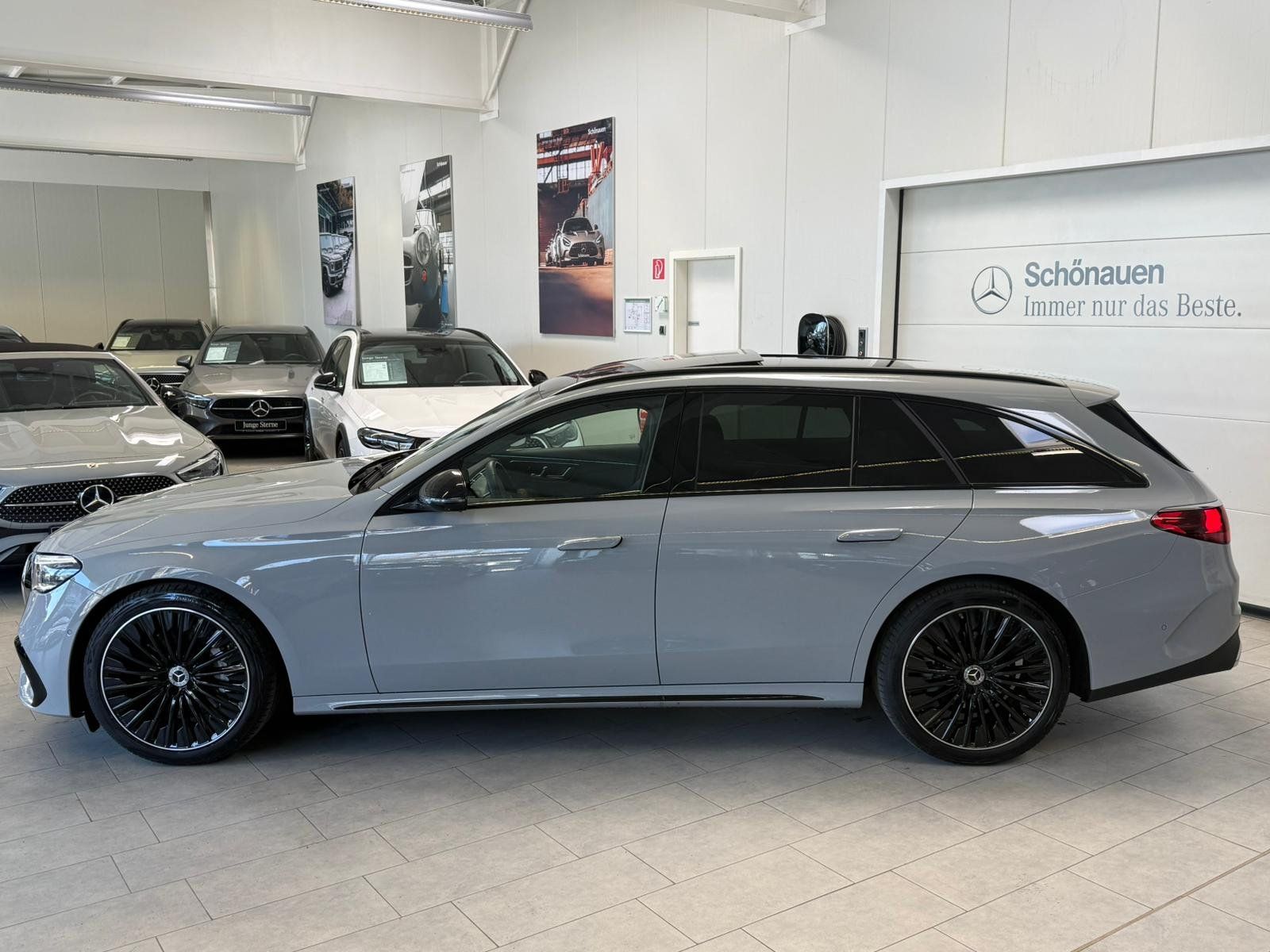 Fahrzeugabbildung Mercedes-Benz E 220 d T AMG+PANO+BURM+DISTR+AHK+360°+MEMORY