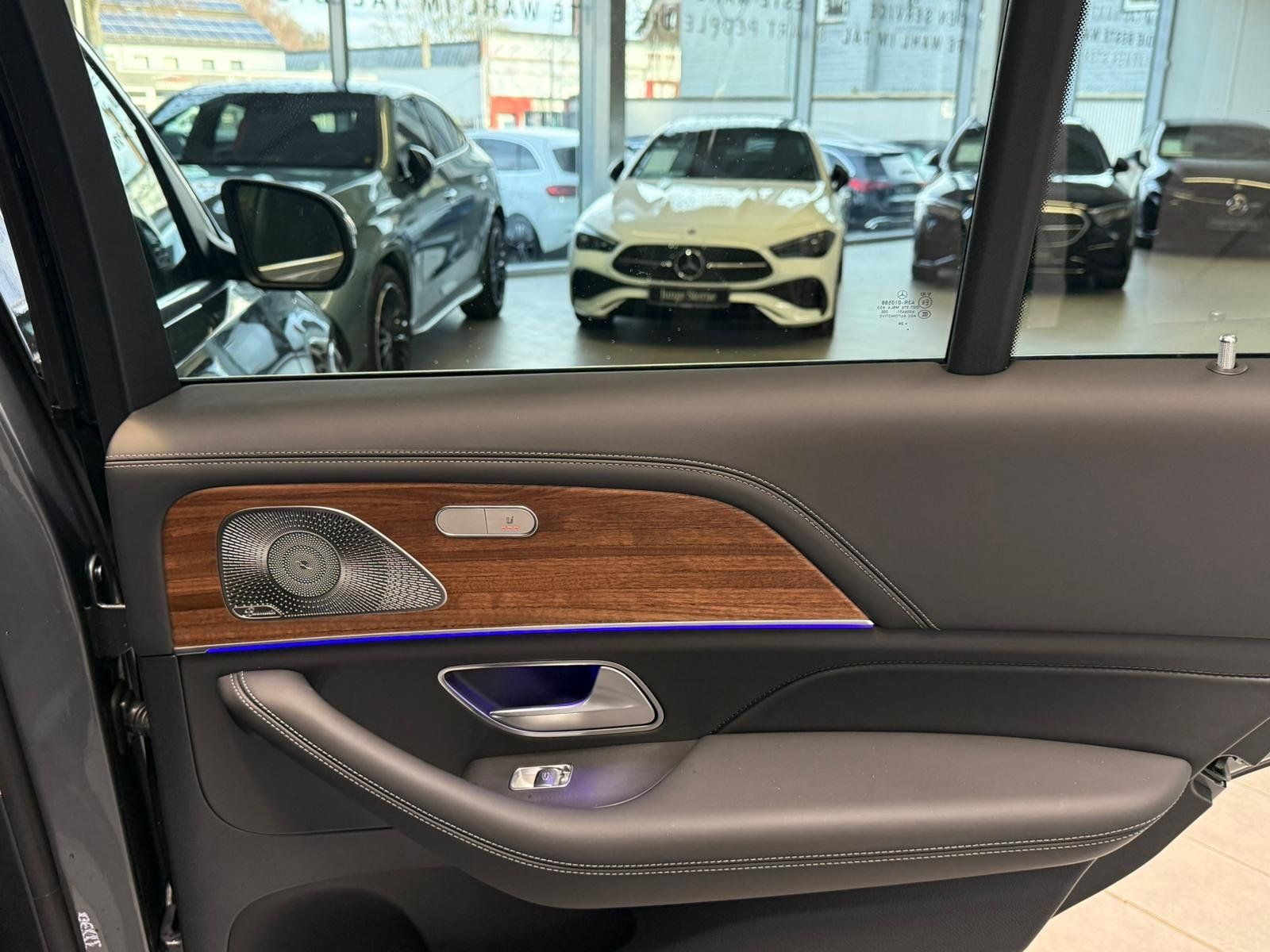 Fahrzeugabbildung Mercedes-Benz GLE 350de 4M AMG+AIRMATIC+DISTR+AHK+PANO+HUD+360