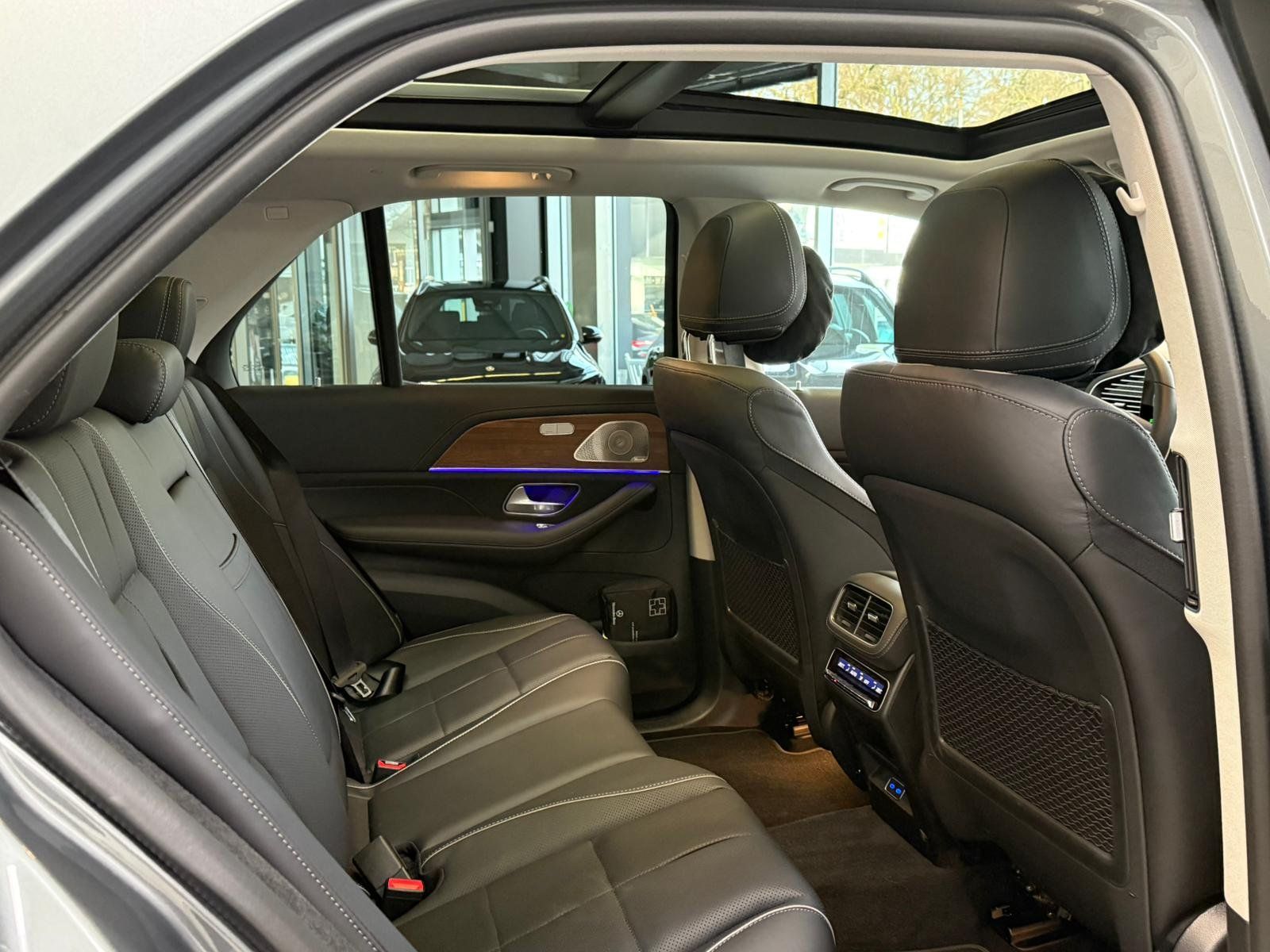 Fahrzeugabbildung Mercedes-Benz GLE 350de 4M AMG+AIRMATIC+DISTR+AHK+PANO+HUD+360