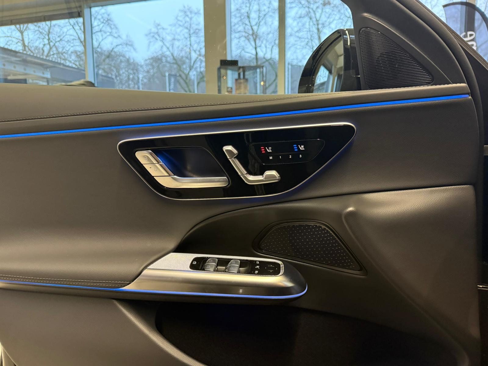 Fahrzeugabbildung Mercedes-Benz E 450 d 4M T AMG PANO+LEDER+AHK+SIDEBAGSF+DIGITA