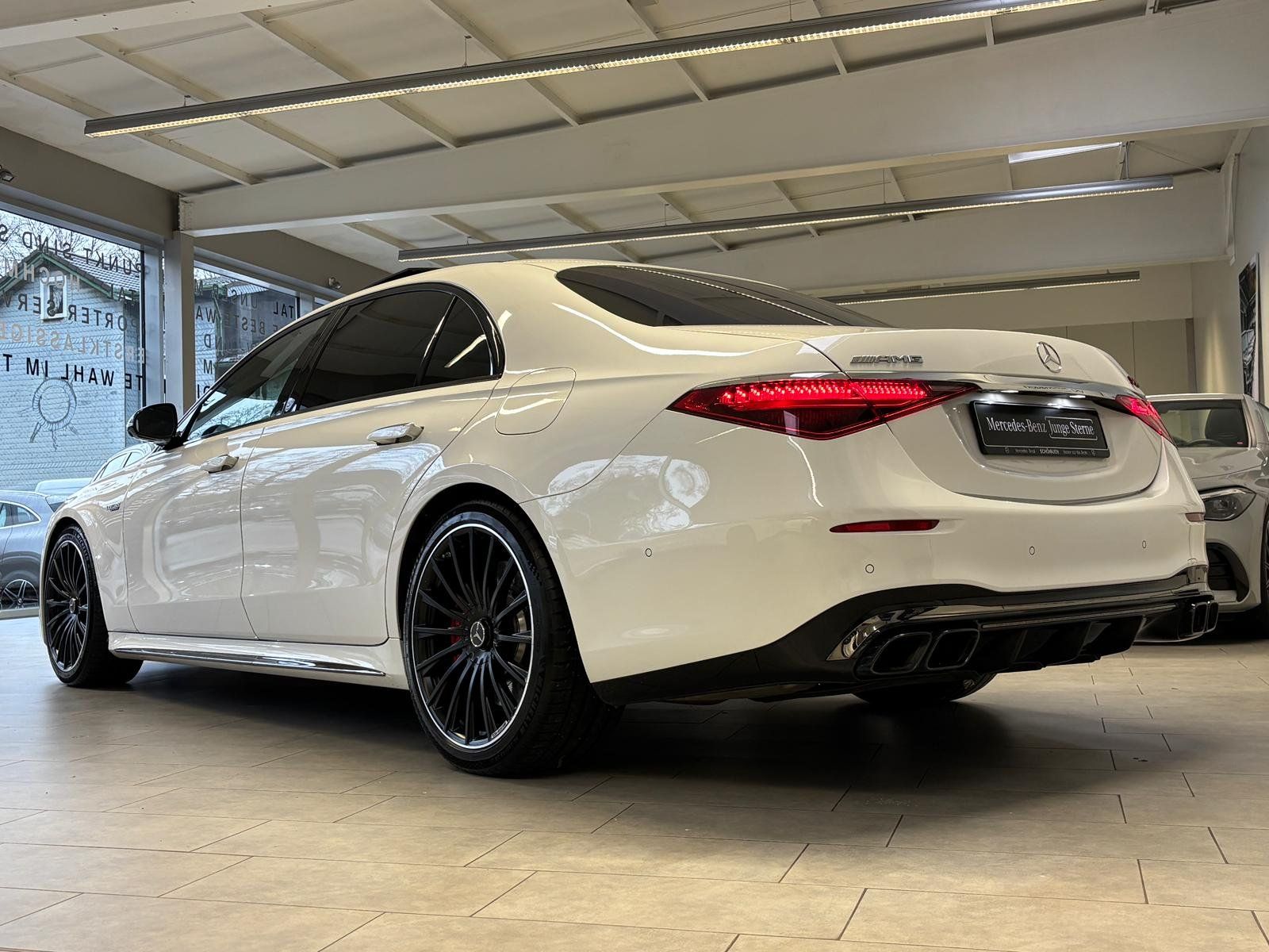 Fahrzeugabbildung Mercedes-Benz S 63 E PERF. L DISTR+HUD+BURM4D+PANO+NIGHT+360°