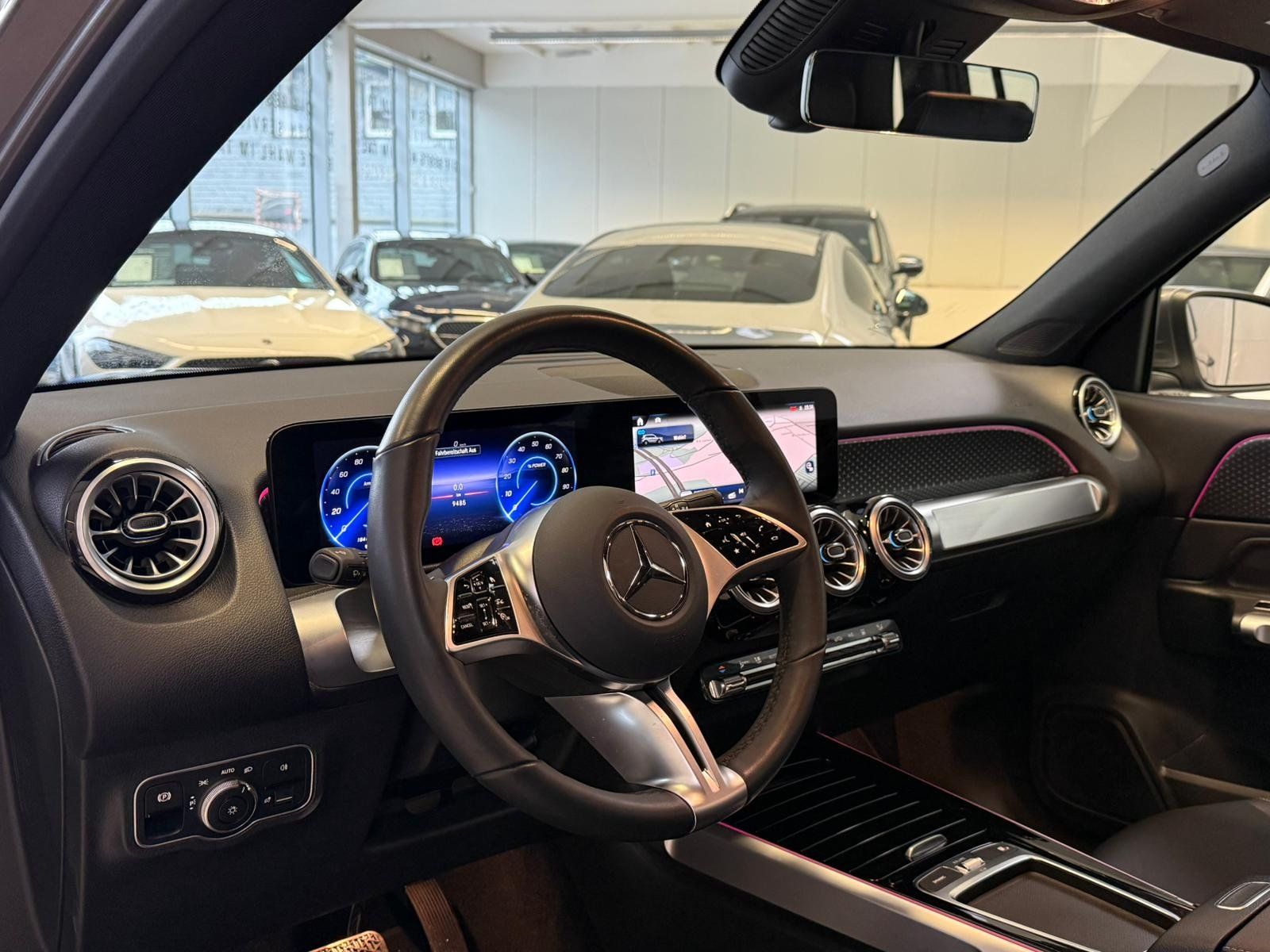 Fahrzeugabbildung Mercedes-Benz EQB 300 4M PROGRESSIVE ADV+CARPLAY+VZ+WINTER