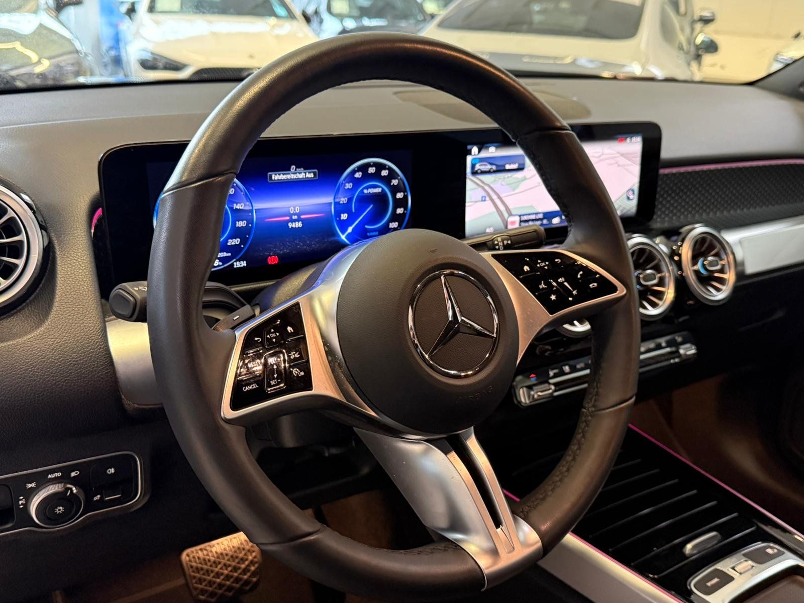 Fahrzeugabbildung Mercedes-Benz EQB 300 4M PROGRESSIVE ADV+CARPLAY+VZ+WINTER