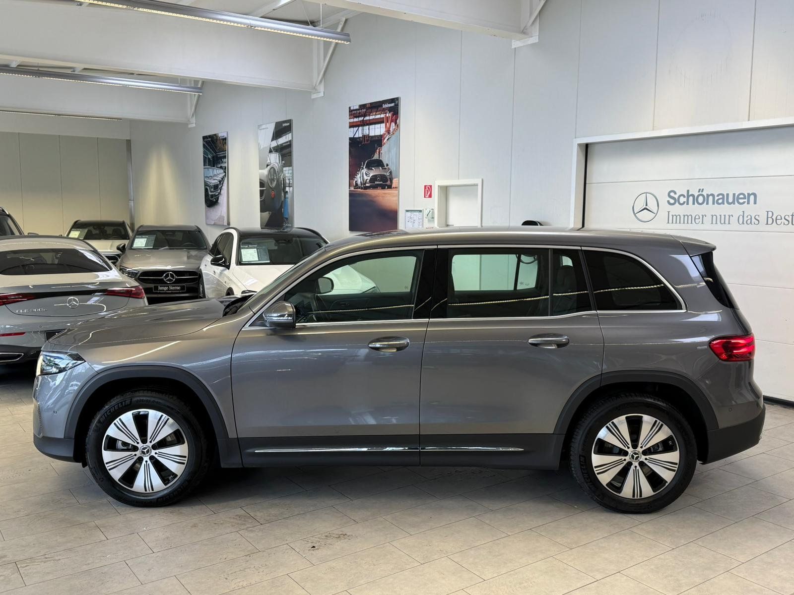 Fahrzeugabbildung Mercedes-Benz EQB 300 4M PROGRESSIVE ADV+CARPLAY+VZ+WINTER