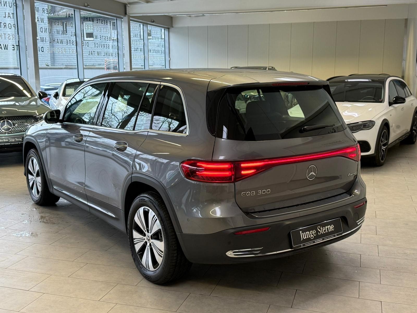 Fahrzeugabbildung Mercedes-Benz EQB 300 4M PROGRESSIVE ADV+CARPLAY+VZ+WINTER