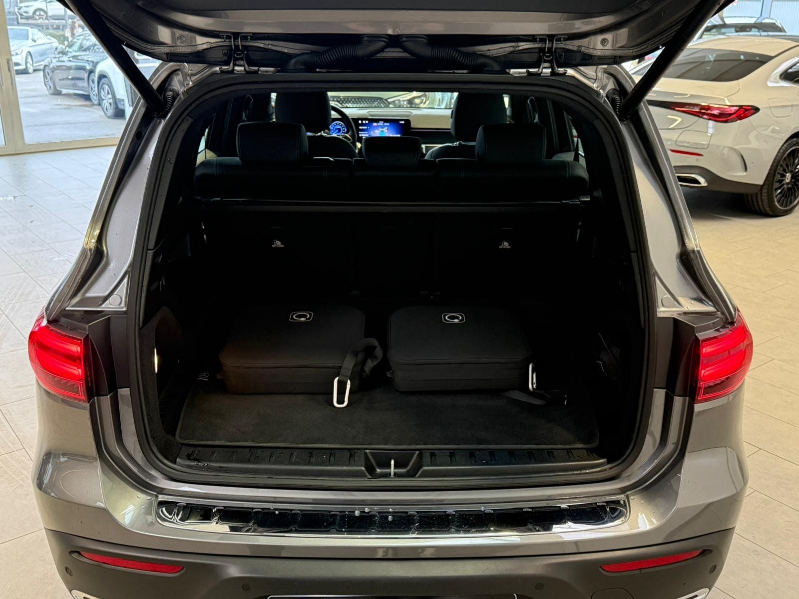 Fahrzeugabbildung Mercedes-Benz EQB 300 4M PROGRESSIVE ADV+CARPLAY+VZ+WINTER