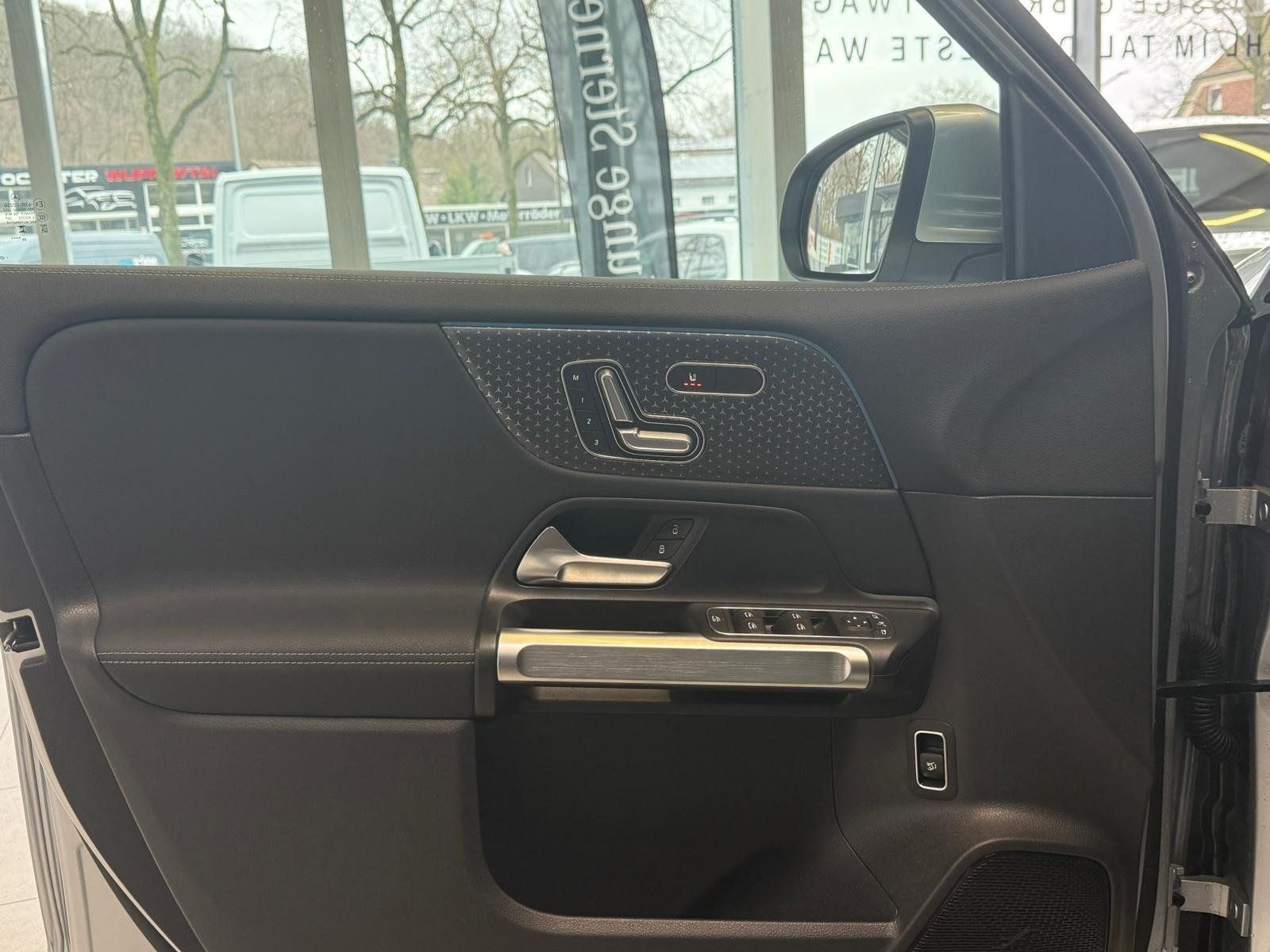 Fahrzeugabbildung Mercedes-Benz EQB 300 4M PROGRESSIVEADVPLUS+MEMORY+CARPLAY+VZ