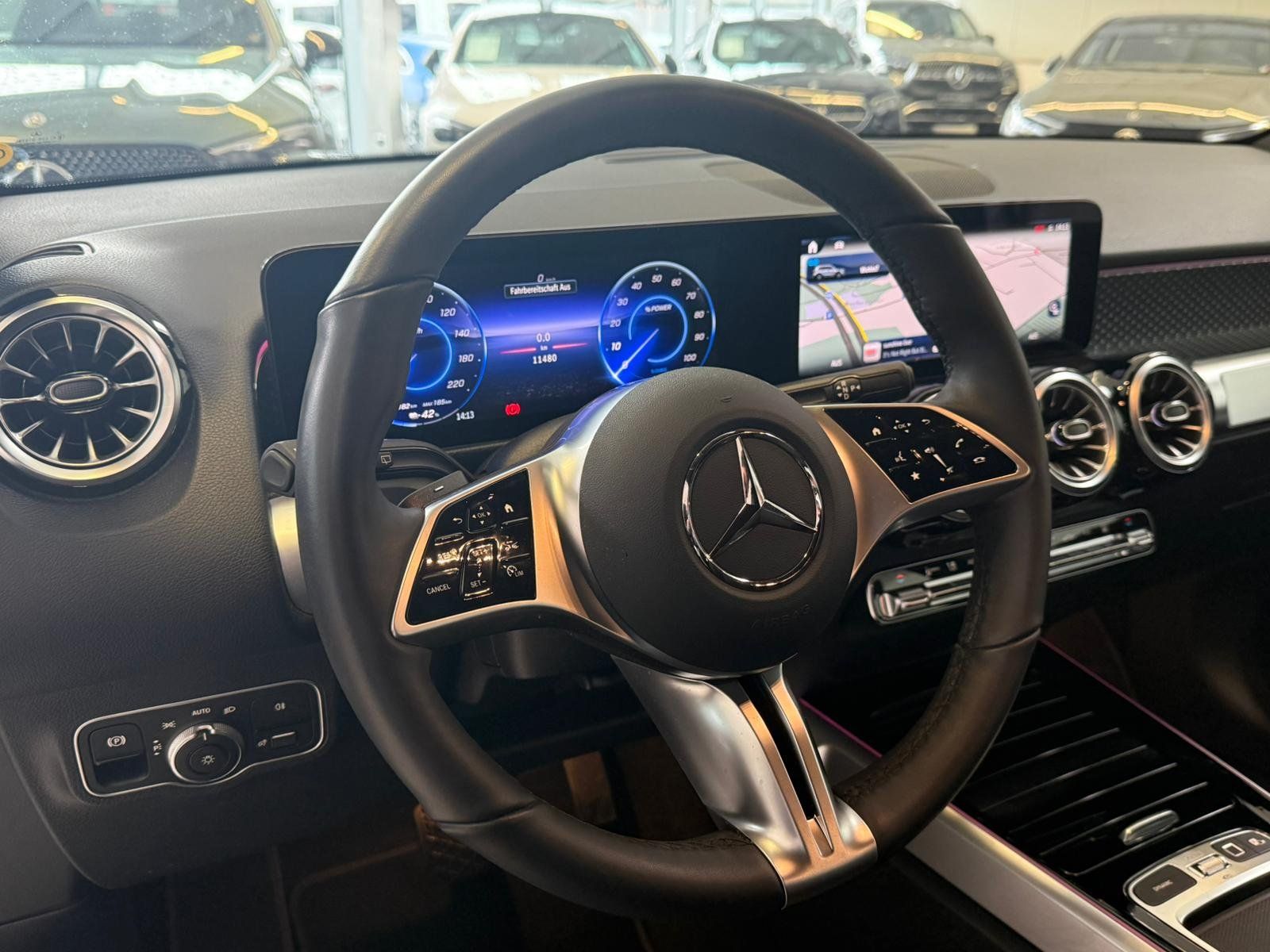 Fahrzeugabbildung Mercedes-Benz EQB 300 4M PROGRESSIVEADVPLUS+MEMORY+CARPLAY+VZ