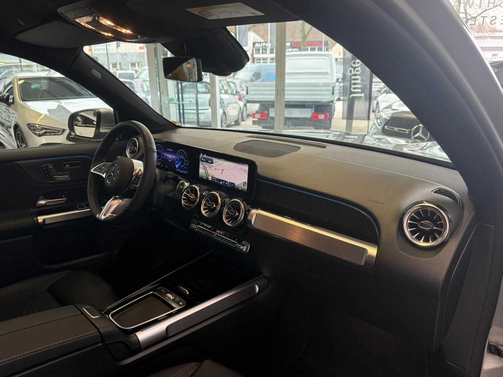Fahrzeugabbildung Mercedes-Benz EQB 300 4M PROGRESSIVEADVPLUS+MEMORY+CARPLAY+VZ