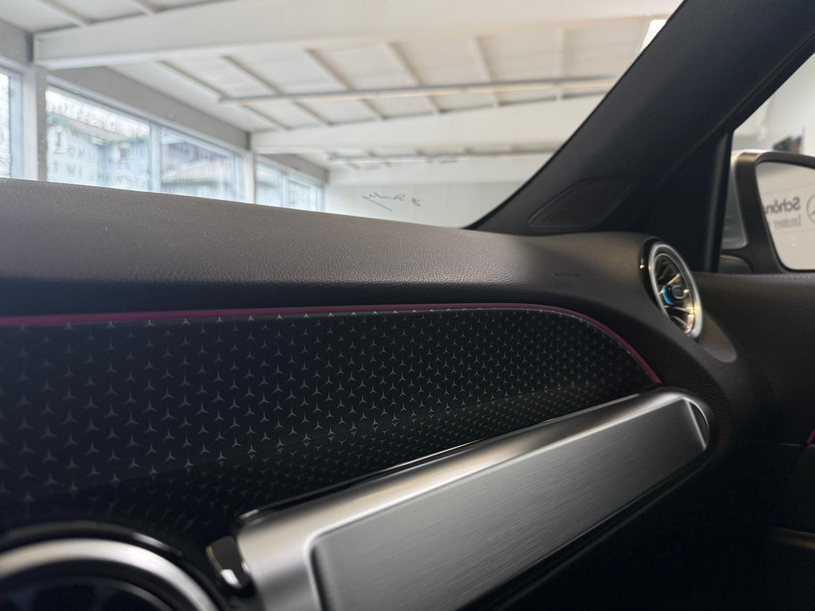 Fahrzeugabbildung Mercedes-Benz EQB 300 4M PROGRESSIVEADVPLUS+MEMORY+CARPLAY+VZ