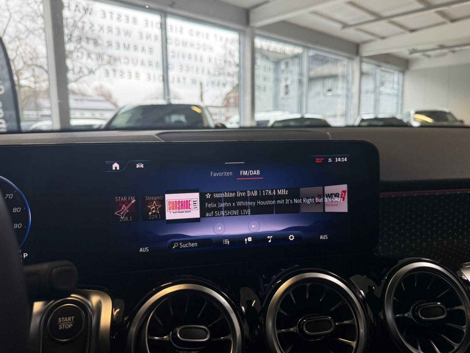 Fahrzeugabbildung Mercedes-Benz EQB 300 4M PROGRESSIVEADVPLUS+MEMORY+CARPLAY+VZ