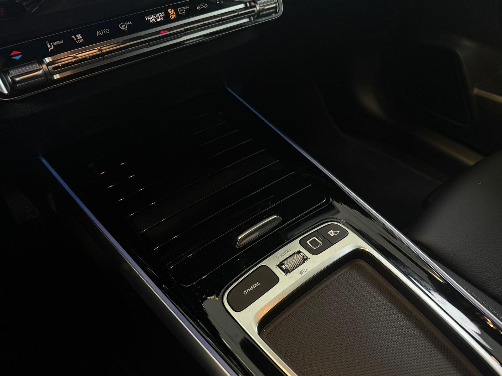 Fahrzeugabbildung Mercedes-Benz EQB 300 4M PROGRESSIVEADVPLUS+MEMORY+CARPLAY+VZ