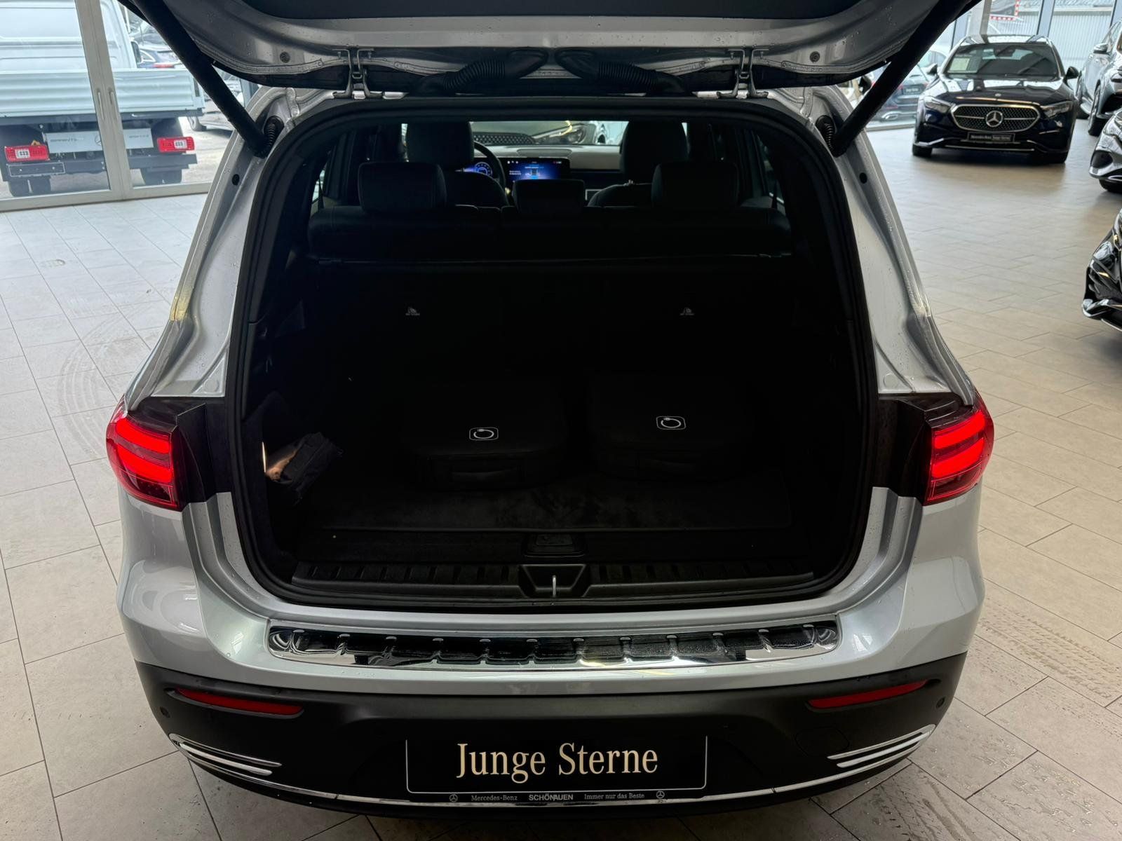 Fahrzeugabbildung Mercedes-Benz EQB 300 4M PROGRESSIVEADVPLUS+MEMORY+CARPLAY+VZ