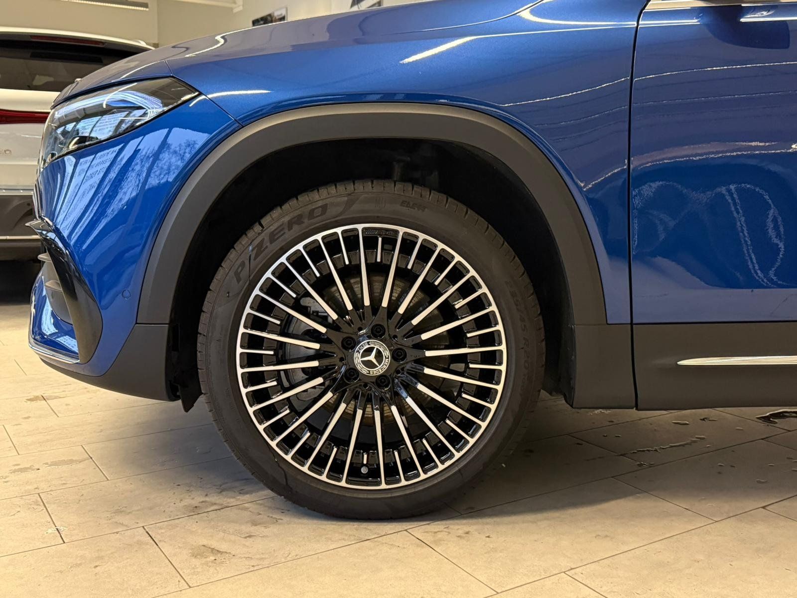 Fahrzeugabbildung Mercedes-Benz EQB 350 4M AMG+DISTR+PANO+HUD+BURMES+MEMORY+360°