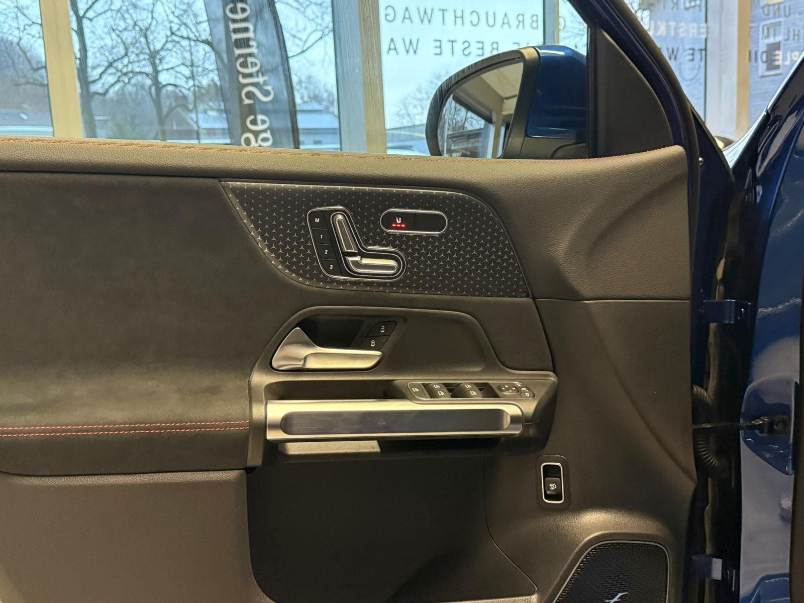 Fahrzeugabbildung Mercedes-Benz EQB 350 4M AMG+DISTR+PANO+HUD+BURMES+MEMORY+360°