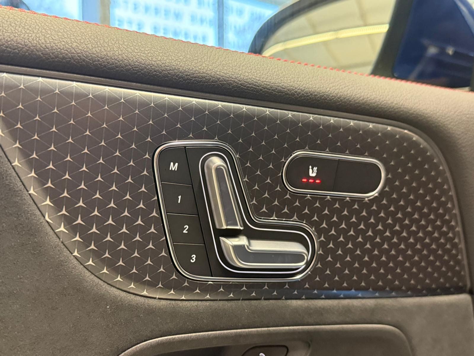 Fahrzeugabbildung Mercedes-Benz EQB 350 4M AMG+DISTR+PANO+HUD+BURMES+MEMORY+360°