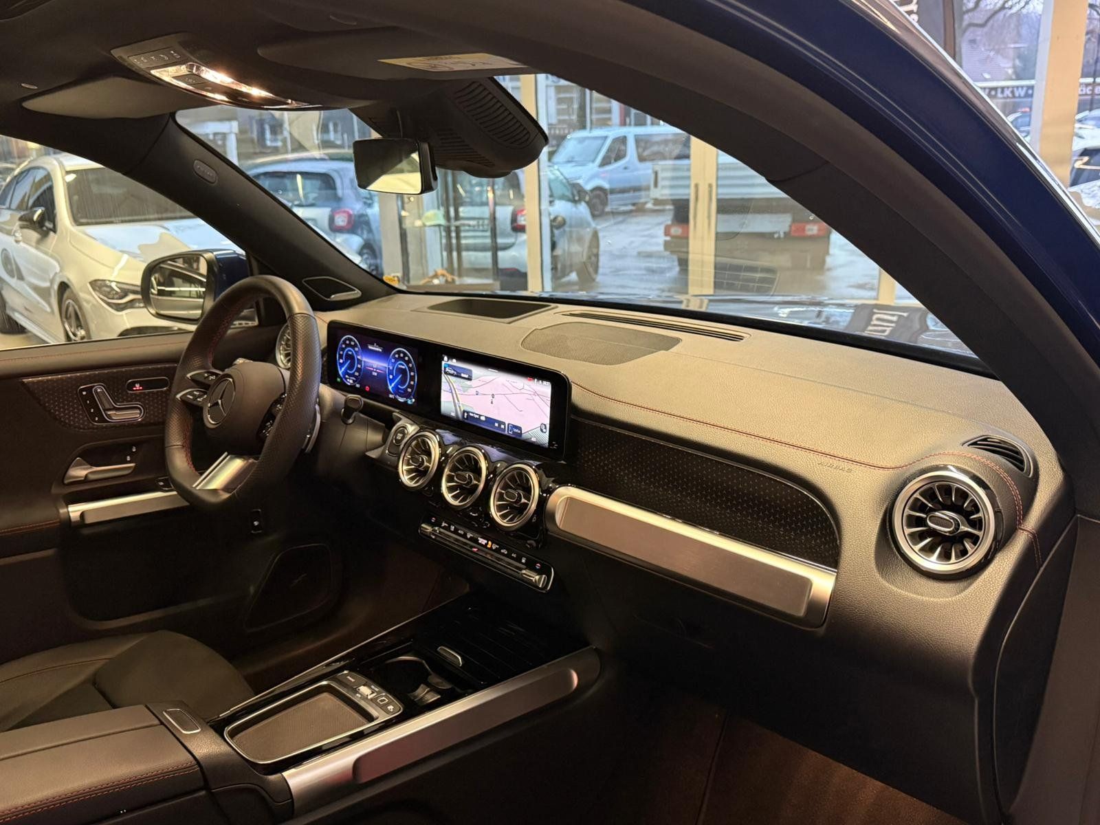 Fahrzeugabbildung Mercedes-Benz EQB 350 4M AMG+DISTR+PANO+HUD+BURMES+MEMORY+360°