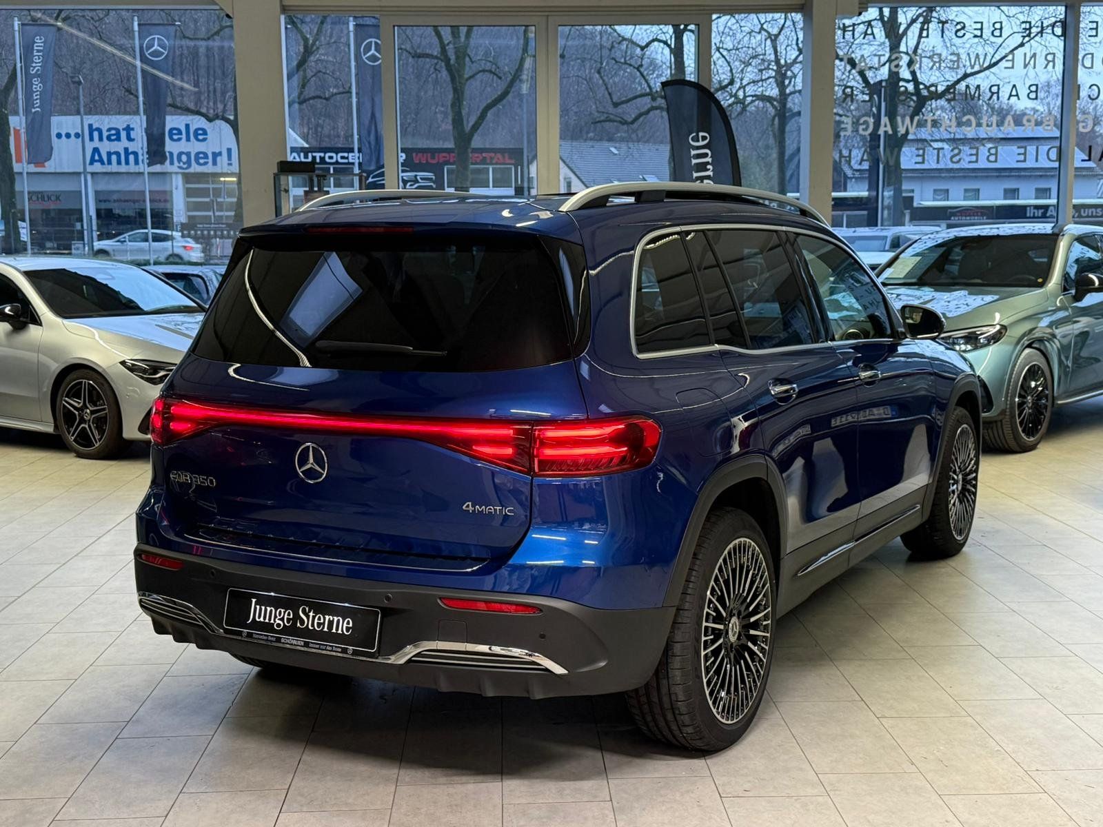 Fahrzeugabbildung Mercedes-Benz EQB 350 4M AMG+DISTR+PANO+HUD+BURMES+MEMORY+360°