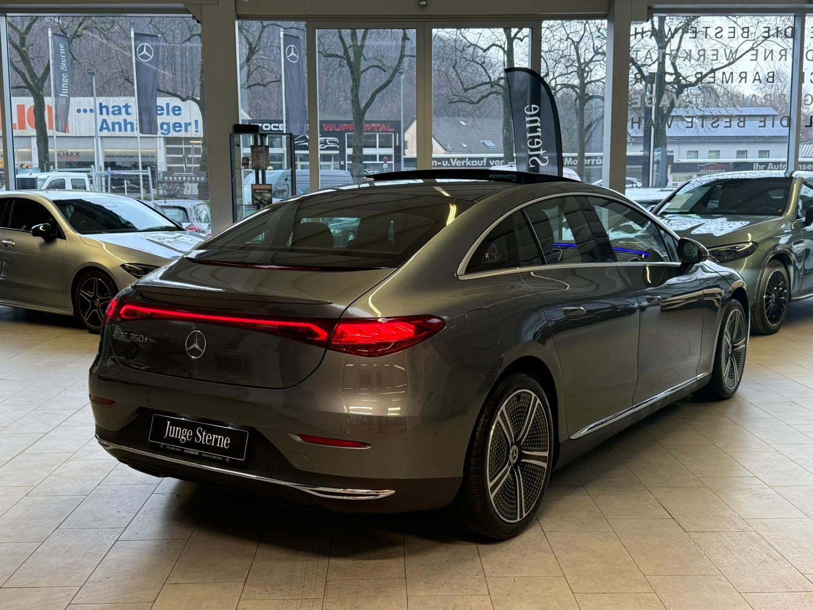 Fahrzeugabbildung Mercedes-Benz EQE 350+ Electric Art PANO+BURM+DISTR+360+MEMORY