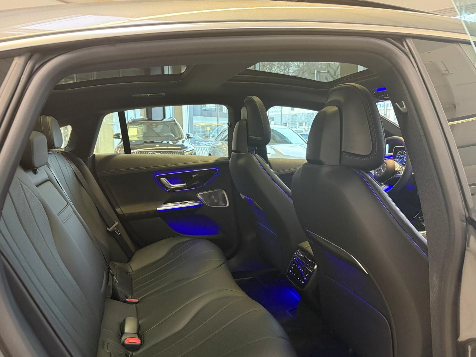 Fahrzeugabbildung Mercedes-Benz EQE 350+ Electric Art PANO+BURM+DISTR+360+MEMORY