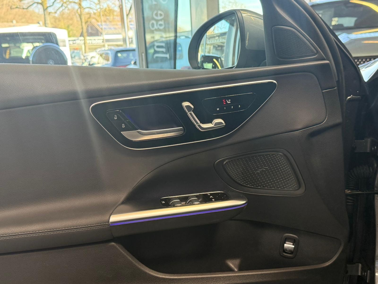 Fahrzeugabbildung Mercedes-Benz C 180 T AVANTGARDE ADVPLUS+DISTRO+MEMORY+TOTWINK