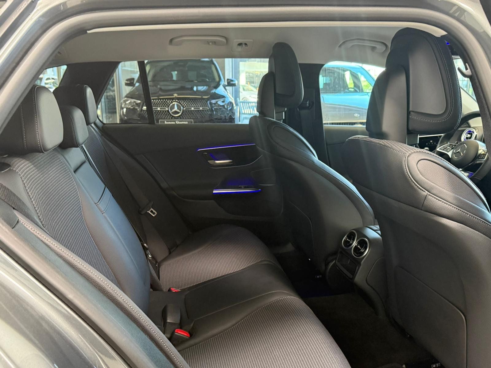 Fahrzeugabbildung Mercedes-Benz C 180 T AVANTGARDE ADVPLUS+DISTRO+MEMORY+TOTWINK