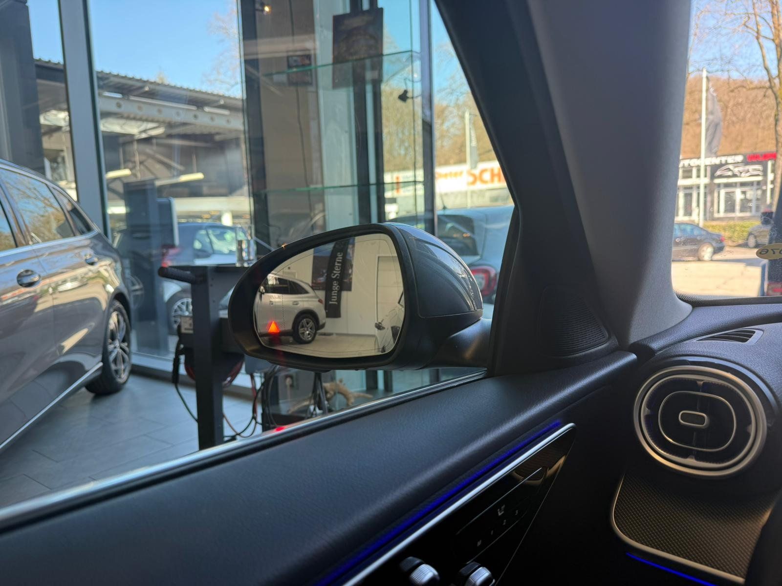 Fahrzeugabbildung Mercedes-Benz C 180 T AVANTGARDE ADVPLUS+DISTRO+MEMORY+TOTWINK