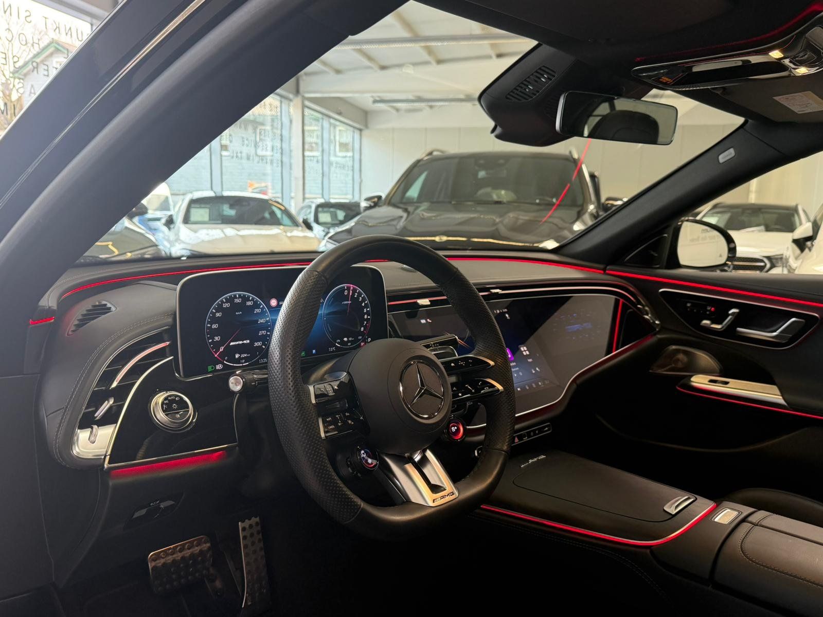 Fahrzeugabbildung Mercedes-Benz E53 4M+ DRIVERS+BURM4D+DISTR+HUD+PANO+MEMORY+360