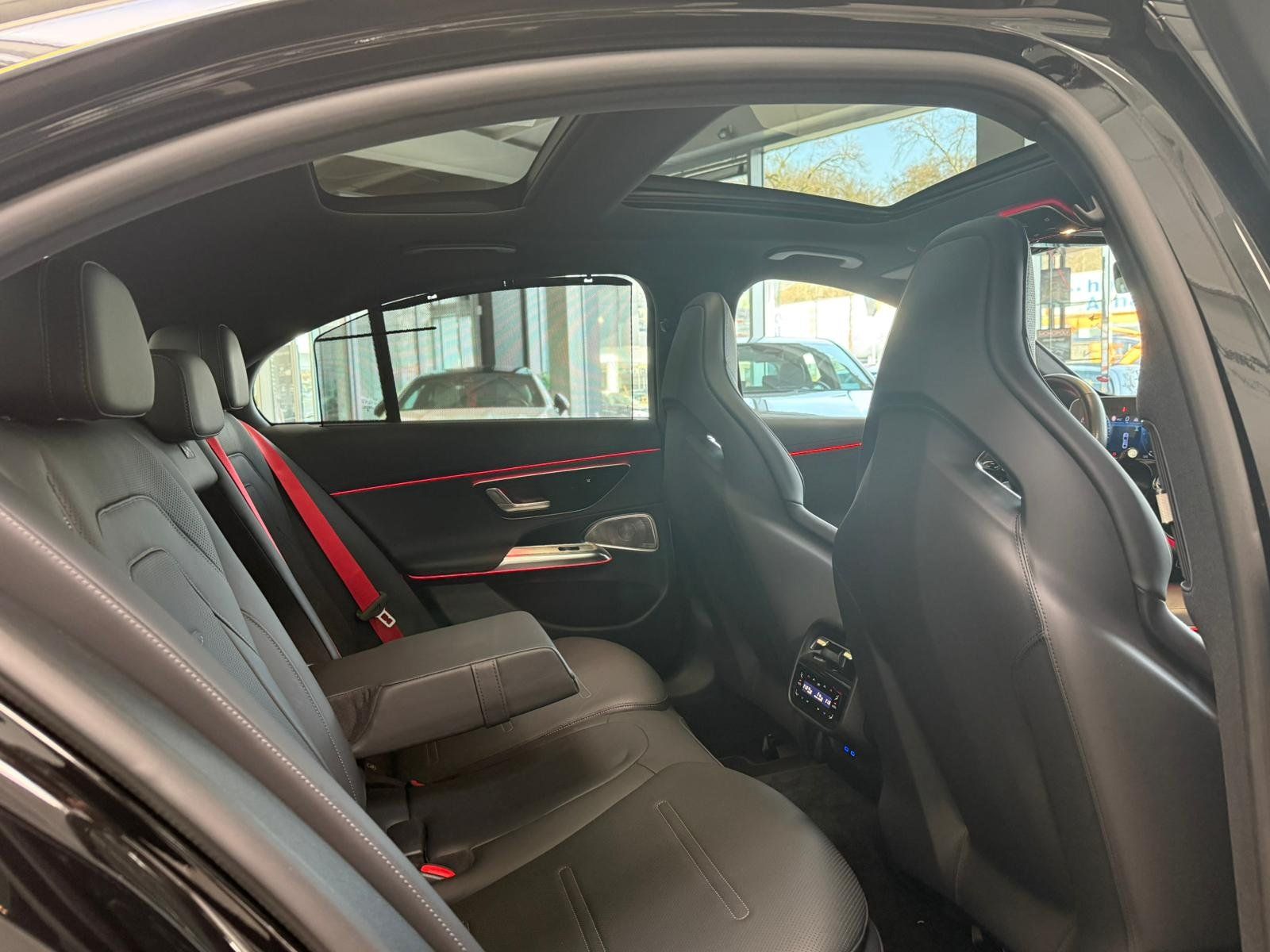 Fahrzeugabbildung Mercedes-Benz E53 4M+ DRIVERS+BURM4D+DISTR+HUD+PANO+MEMORY+360