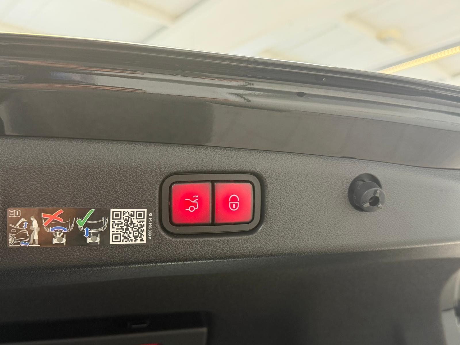 Fahrzeugabbildung Mercedes-Benz E53 4M+ DRIVERS+BURM4D+DISTR+HUD+PANO+MEMORY+360