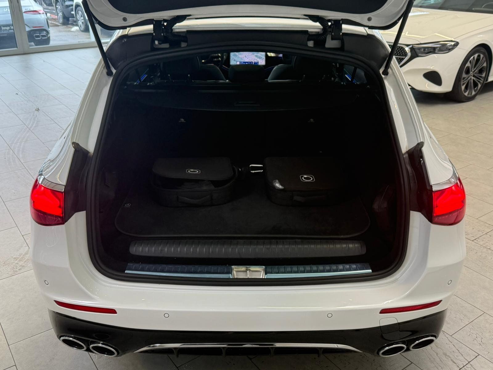 Fahrzeugabbildung Mercedes-Benz E 53 4M+ T DISTR+BURM4D+AHK+PANO+HUD+MEMORY+360°