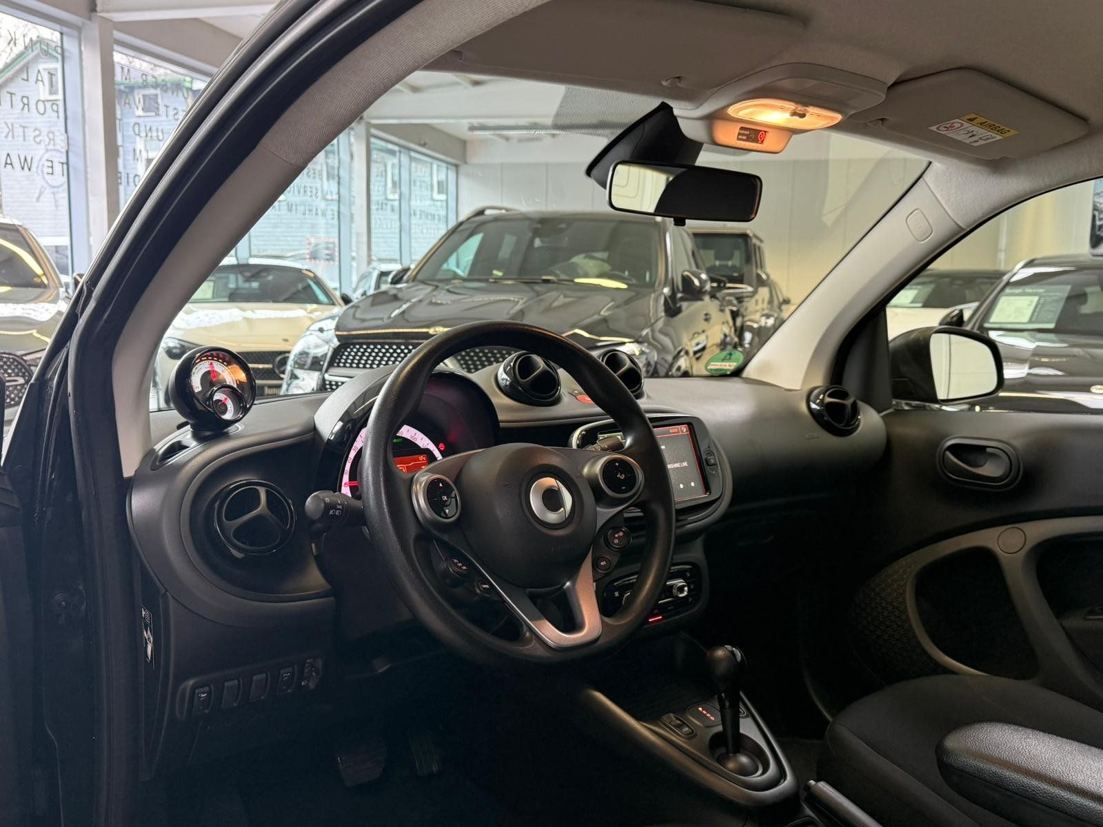 Fahrzeugabbildung Smart EQ fortwo+ KLIMAAUTO+SHZ+DAB+ALLWETTER+TEMP+ALU