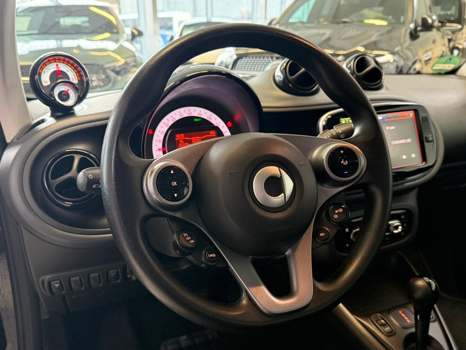 Fahrzeugabbildung Smart EQ fortwo+ KLIMAAUTO+SHZ+DAB+ALLWETTER+TEMP+ALU