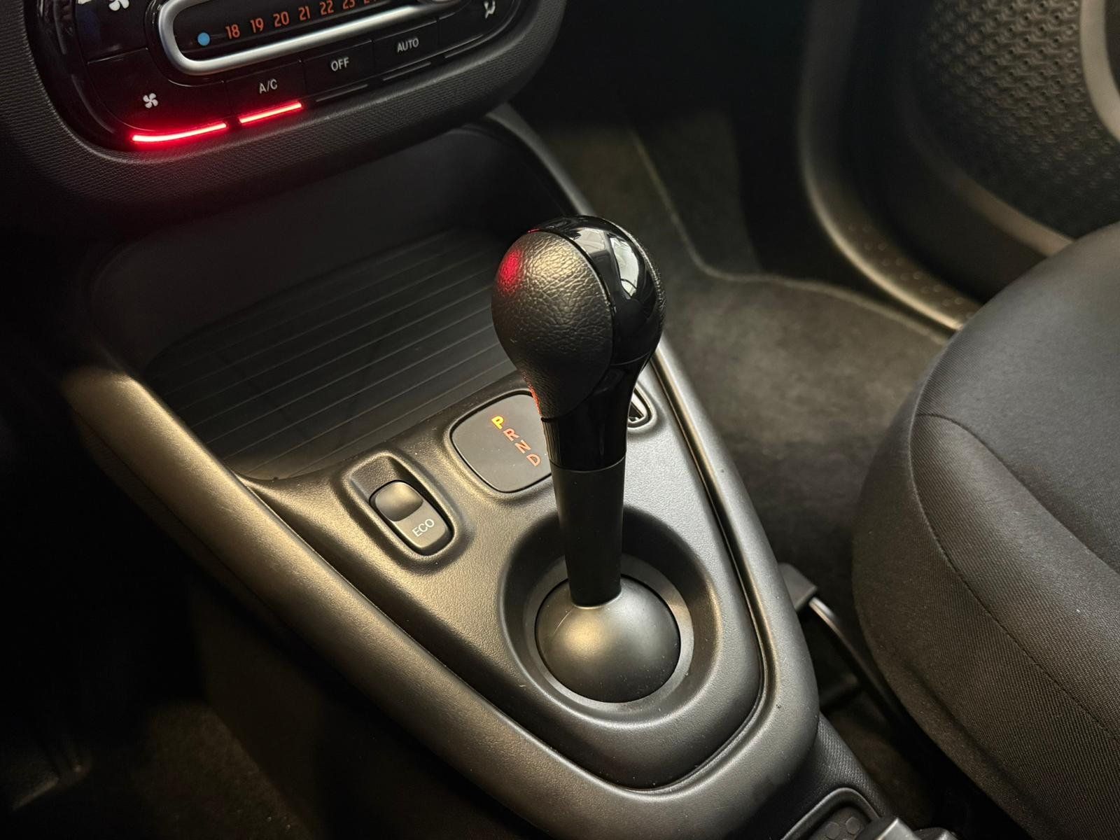 Fahrzeugabbildung Smart EQ fortwo+ KLIMAAUTO+SHZ+DAB+ALLWETTER+TEMP+ALU