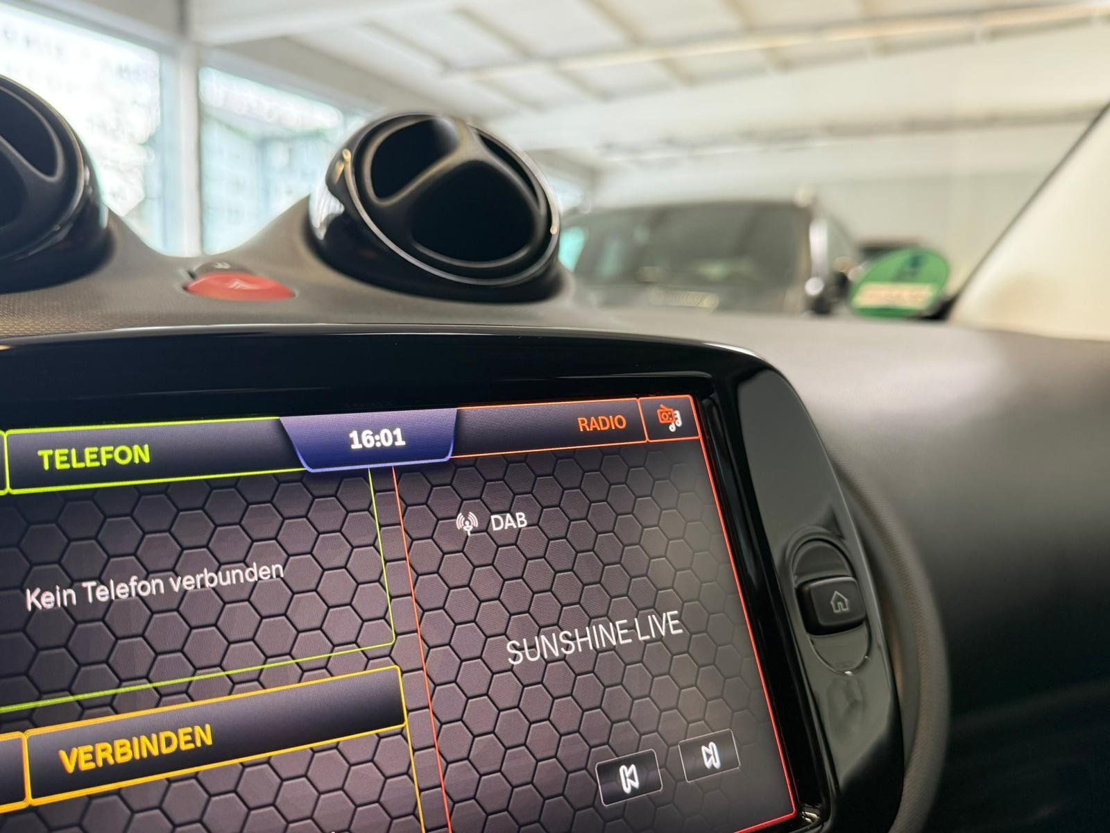 Fahrzeugabbildung Smart EQ fortwo+ KLIMAAUTO+SHZ+DAB+ALLWETTER+TEMP+ALU