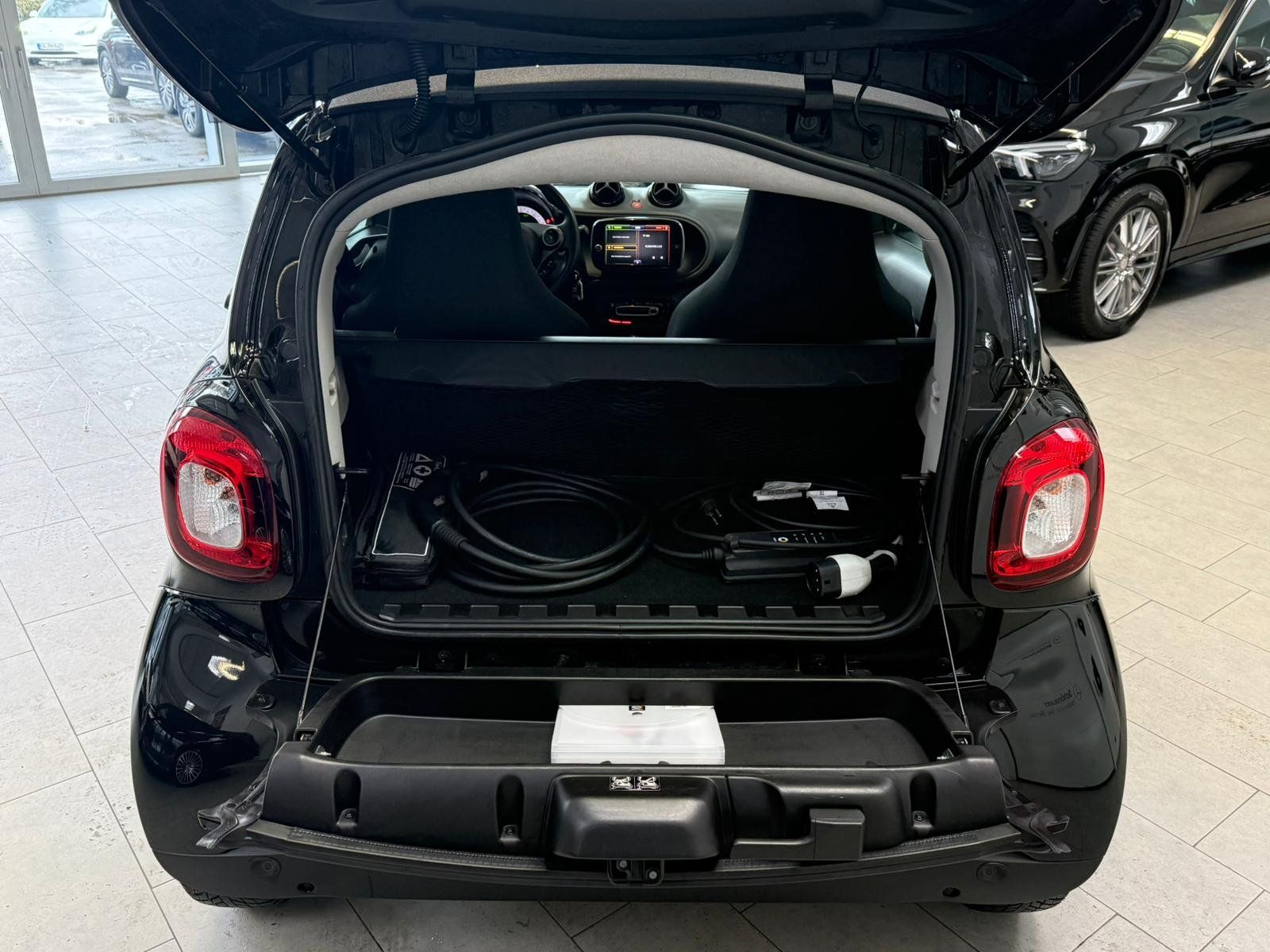 Fahrzeugabbildung Smart EQ fortwo+ KLIMAAUTO+SHZ+DAB+ALLWETTER+TEMP+ALU