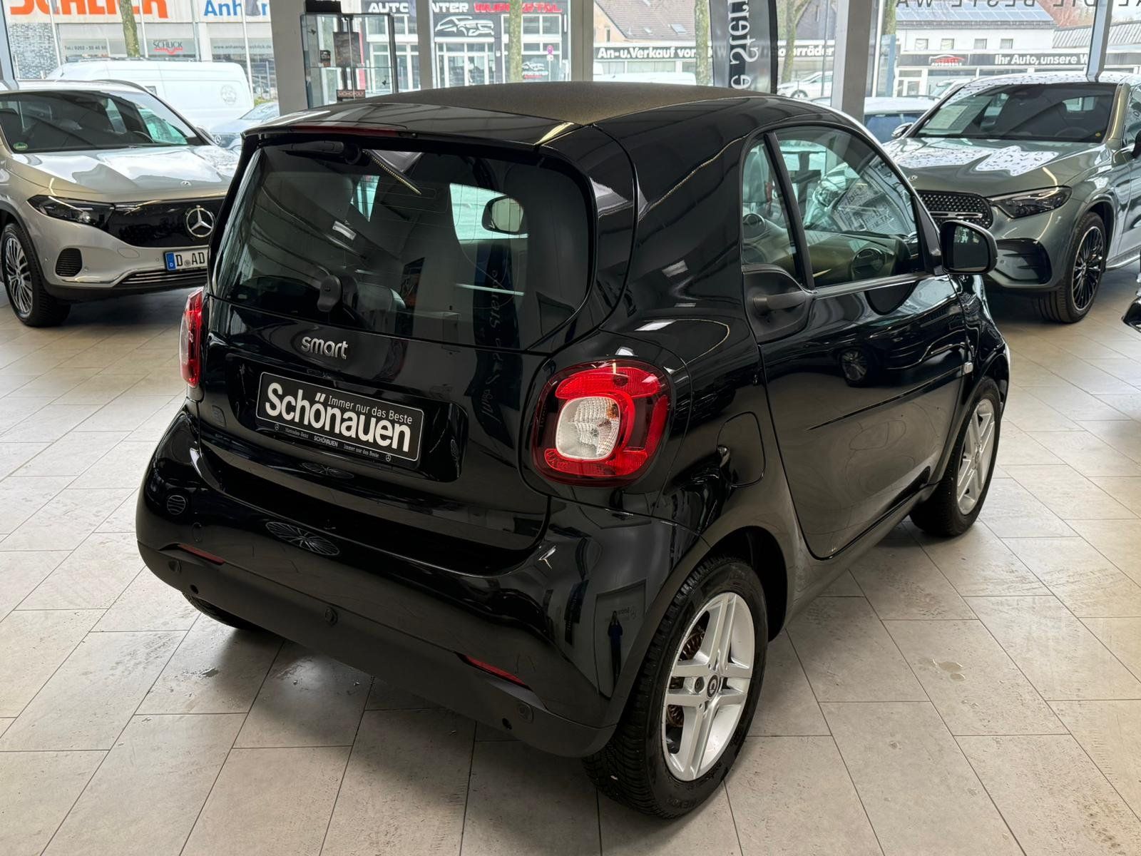 Fahrzeugabbildung Smart EQ fortwo+ KLIMAAUTO+SHZ+DAB+ALLWETTER+TEMP+ALU