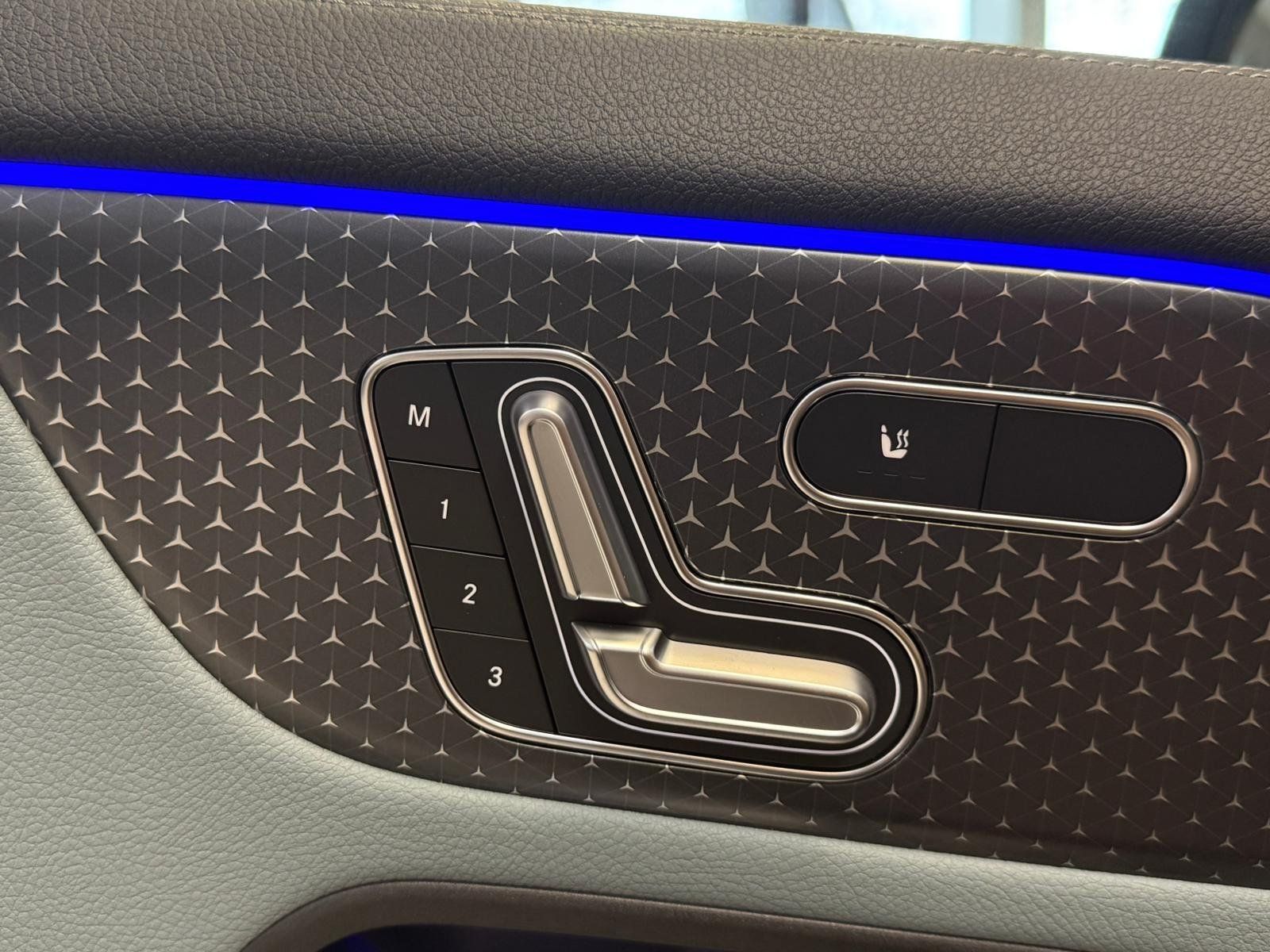 Fahrzeugabbildung Mercedes-Benz GLA 220 d 4M AMG DISTR+PANO+BURM+MEMORY+HUD+EDW