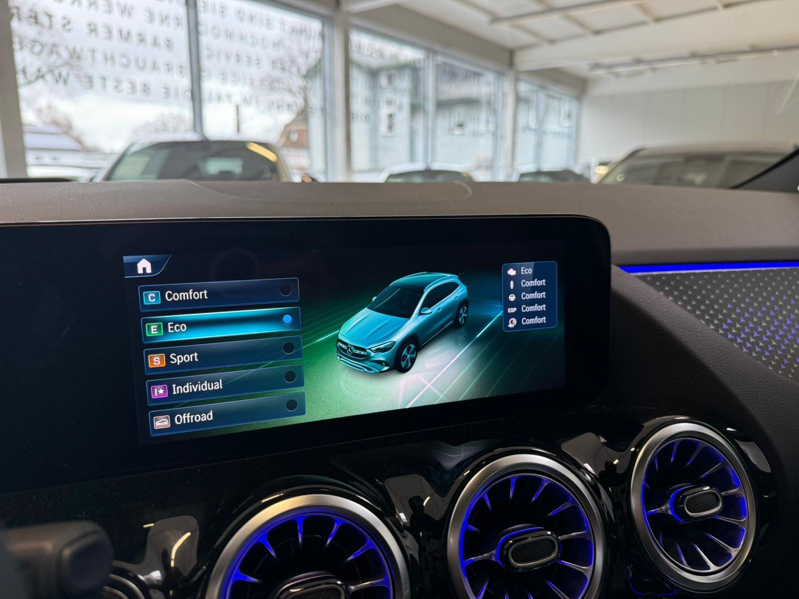 Fahrzeugabbildung Mercedes-Benz GLA 220 d 4M AMG DISTR+PANO+BURM+MEMORY+HUD+EDW