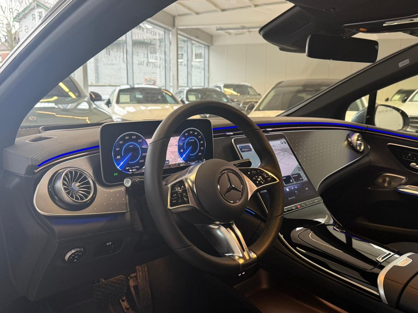 Fahrzeugabbildung Mercedes-Benz EQE 300 ELECTRIC ART DISTR+HUD+BURM+AIRMATIC+EDW