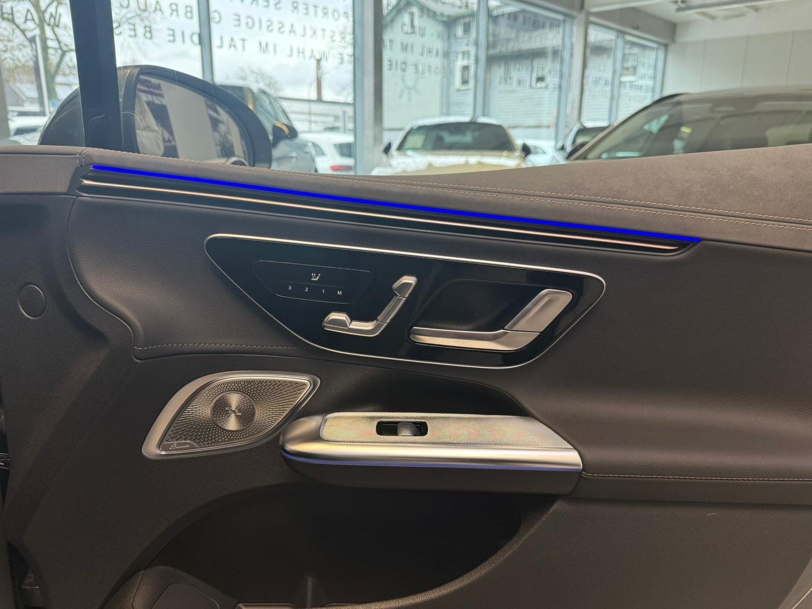 Fahrzeugabbildung Mercedes-Benz EQE 300 ELECTRIC ART DISTR+HUD+BURM+AIRMATIC+EDW