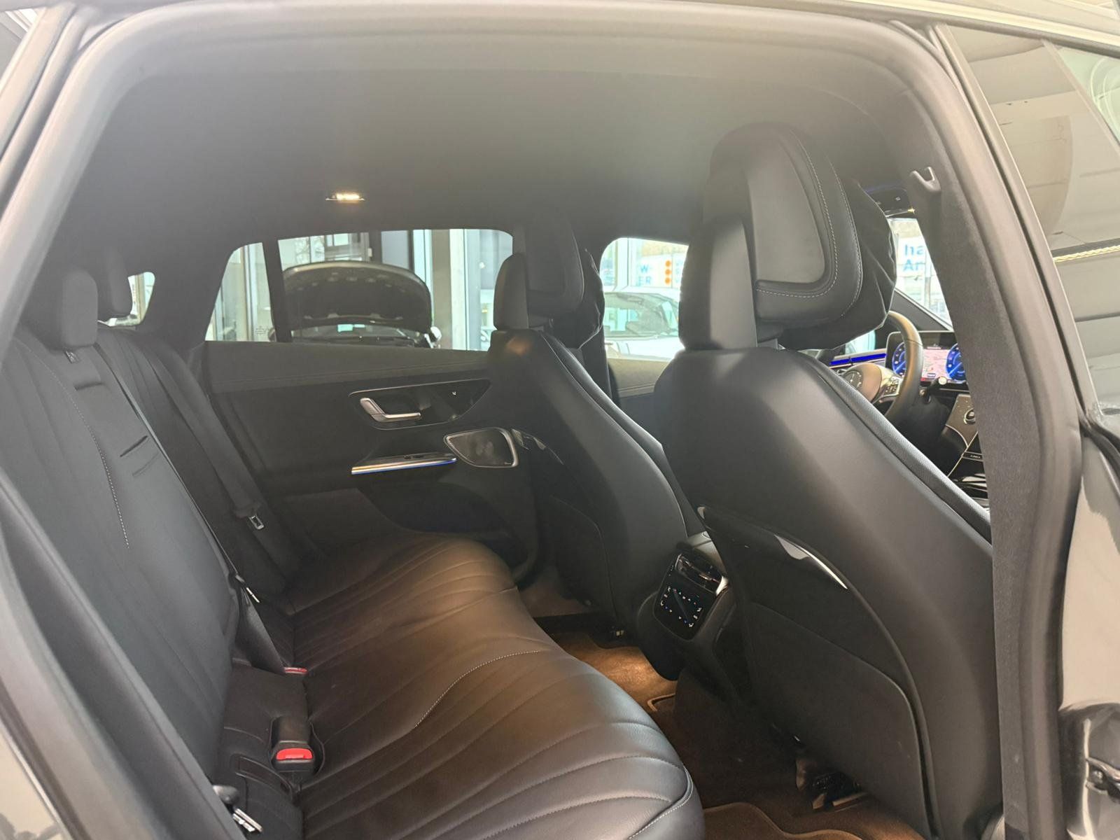 Fahrzeugabbildung Mercedes-Benz EQE 300 ELECTRIC ART DISTR+HUD+BURM+AIRMATIC+EDW